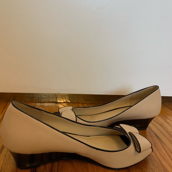 Amelia Grace heels with bow. Size 9.5 - Picture 3 of 3